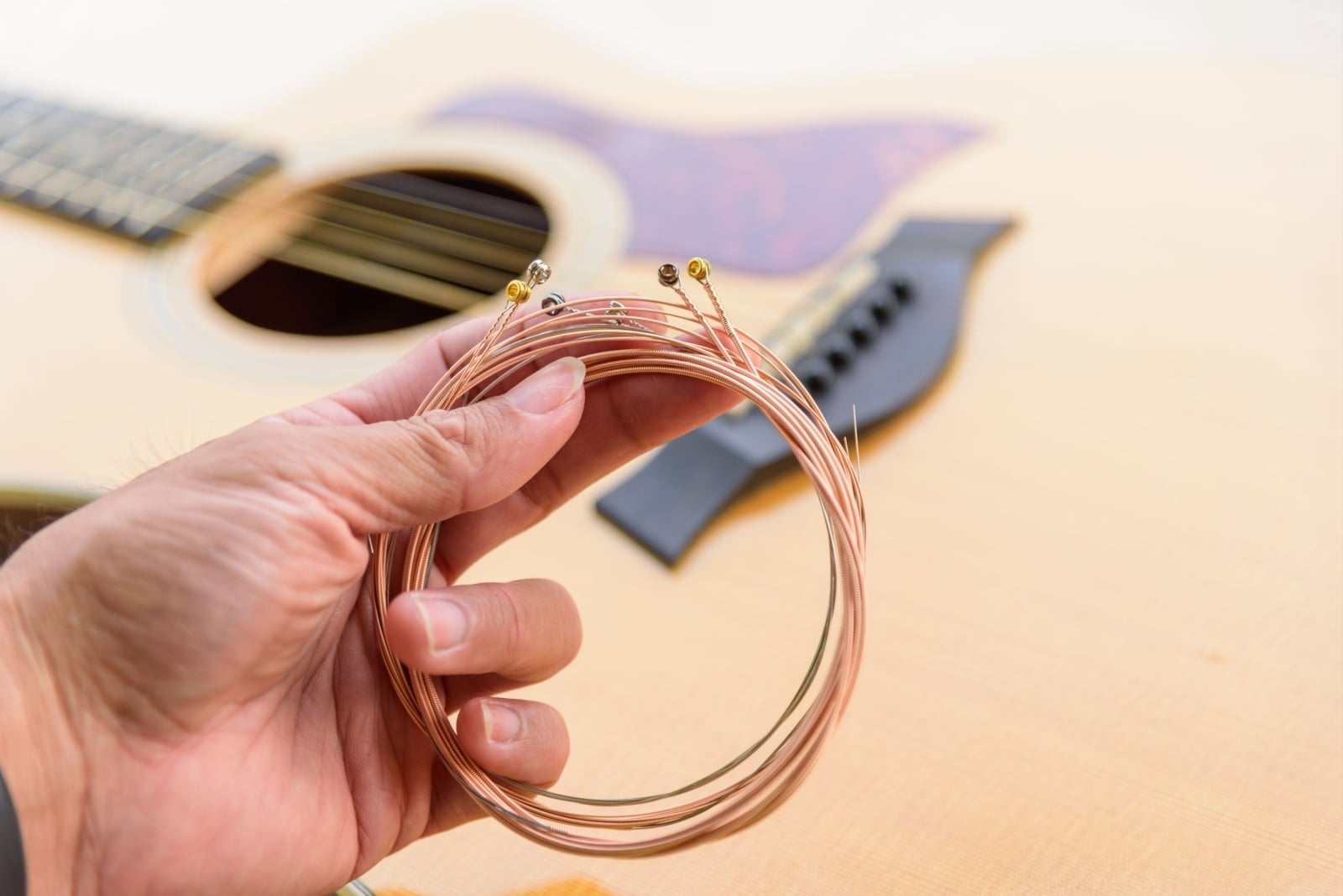 guitar-tips-acoustic-strings